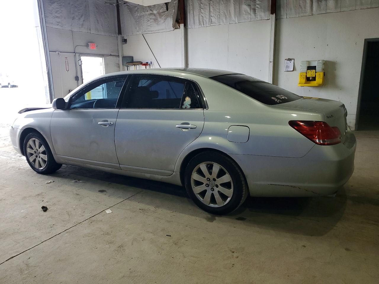 2006 TOYOTA AVALON XL photo 2