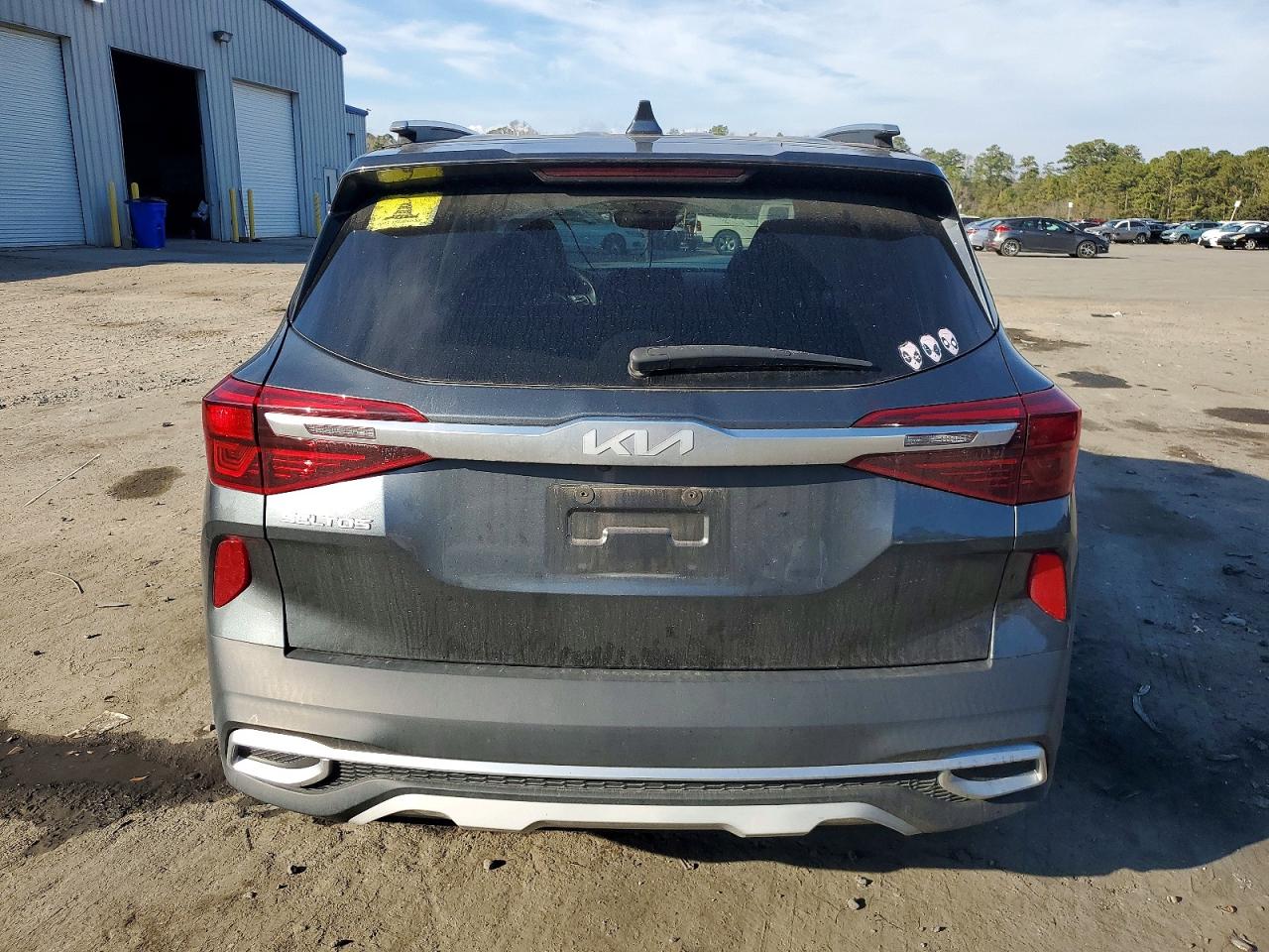 2023 KIA SELTOS EX photo 6