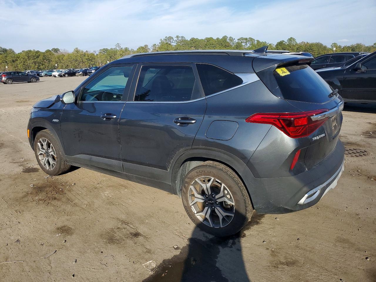 2023 KIA SELTOS EX photo 2