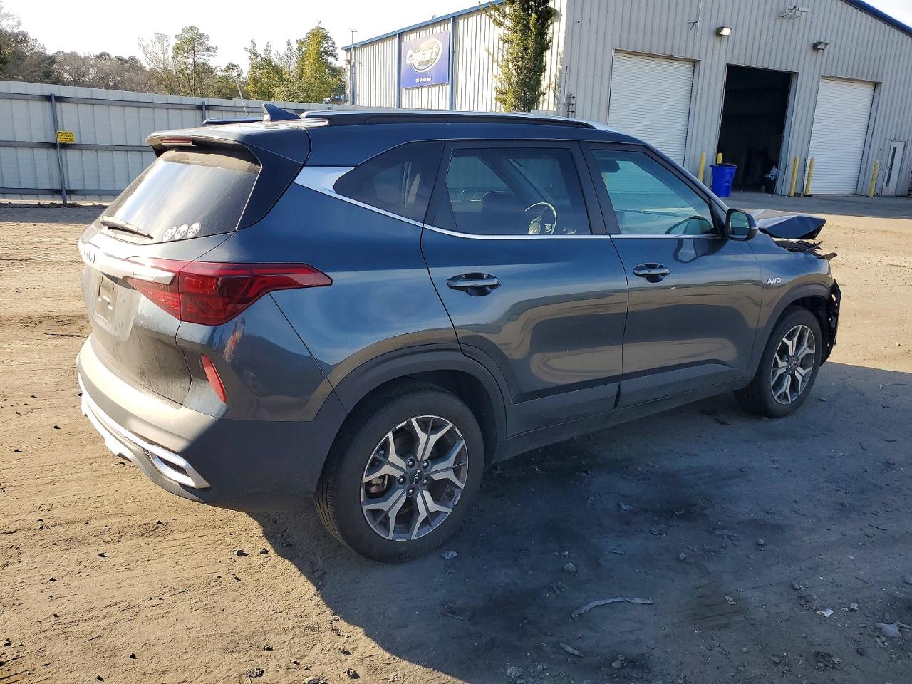 2023 KIA SELTOS EX photo 3