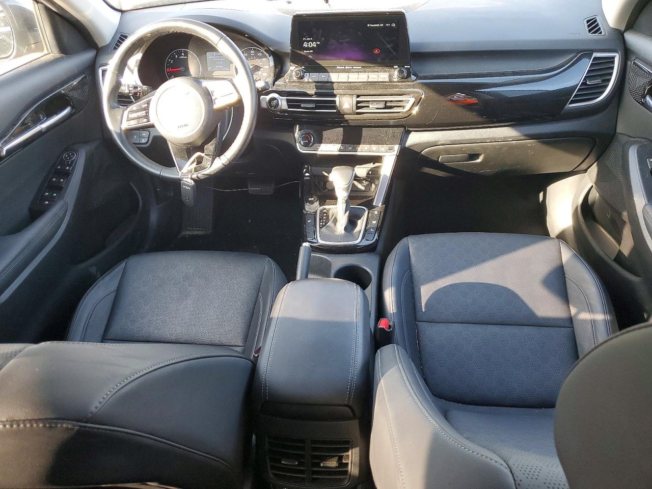 2023 KIA SELTOS EX photo 8