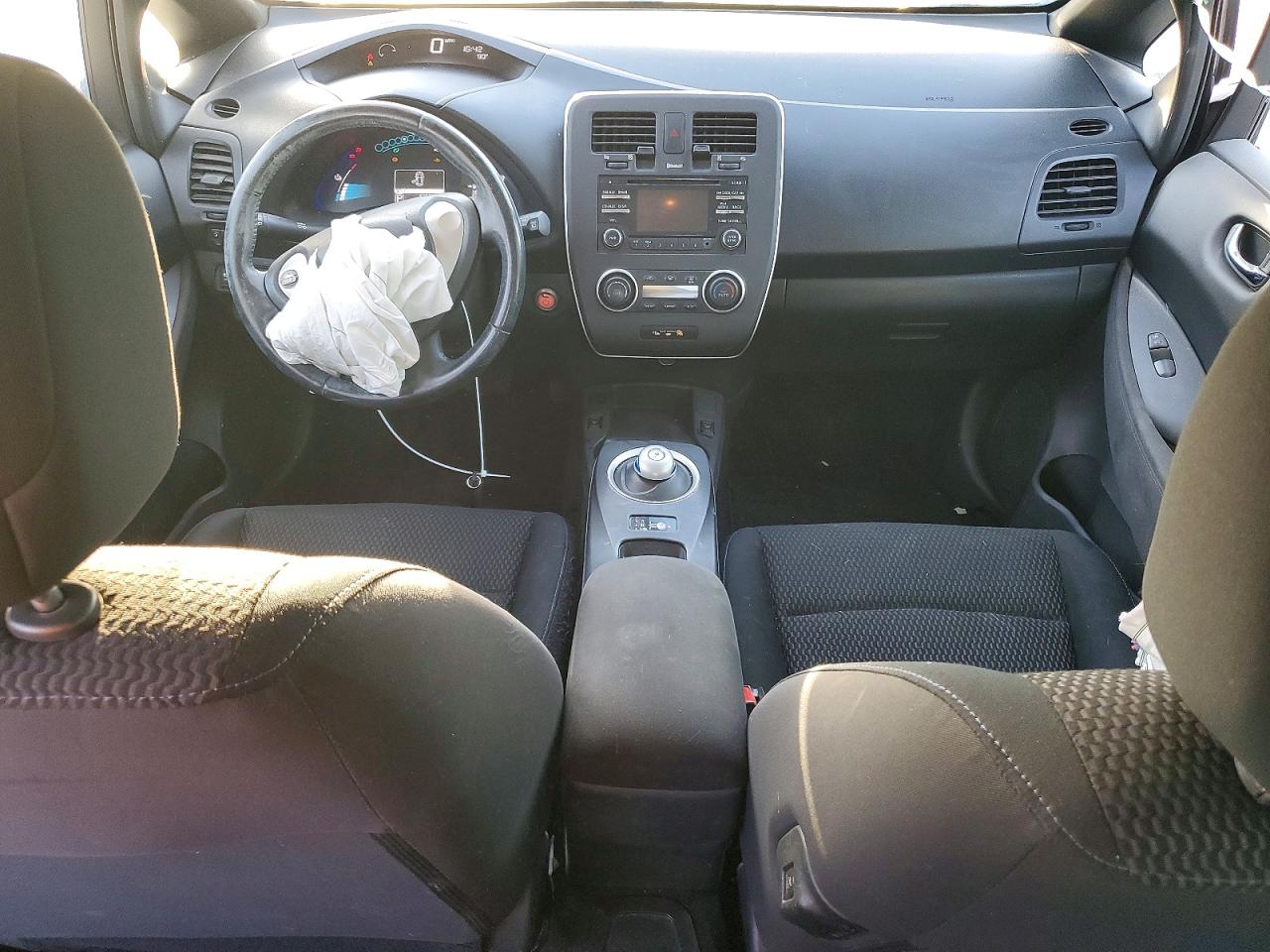2013 NISSAN LEAF S photo 8