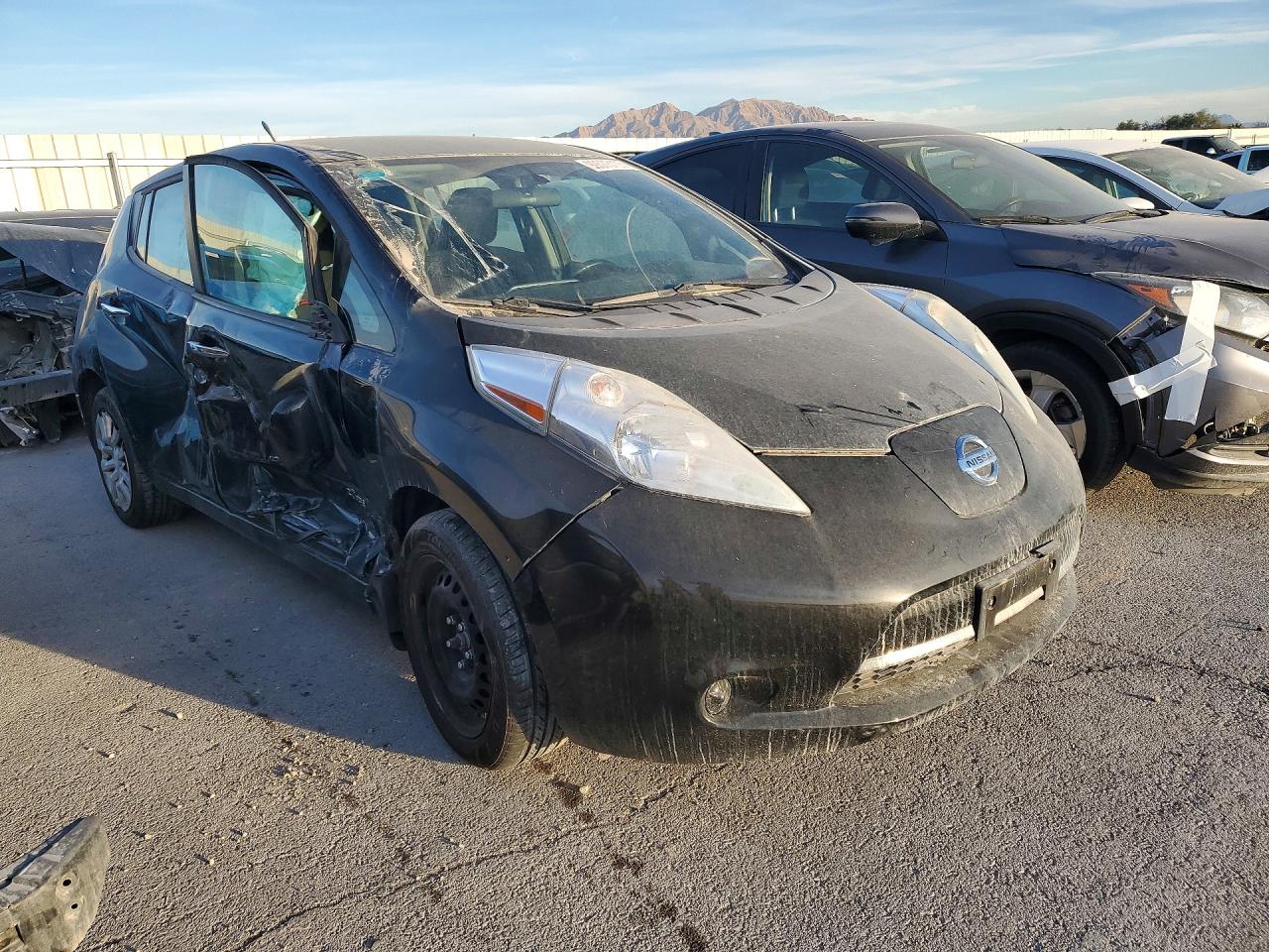 2013 NISSAN LEAF S photo 4
