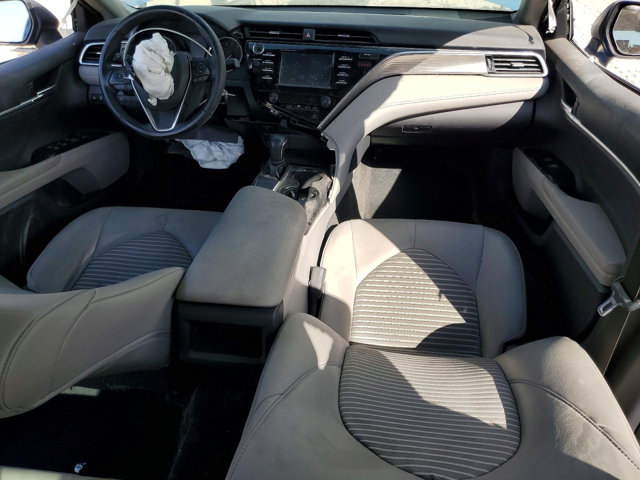 2018 TOYOTA CAMRY L photo 8
