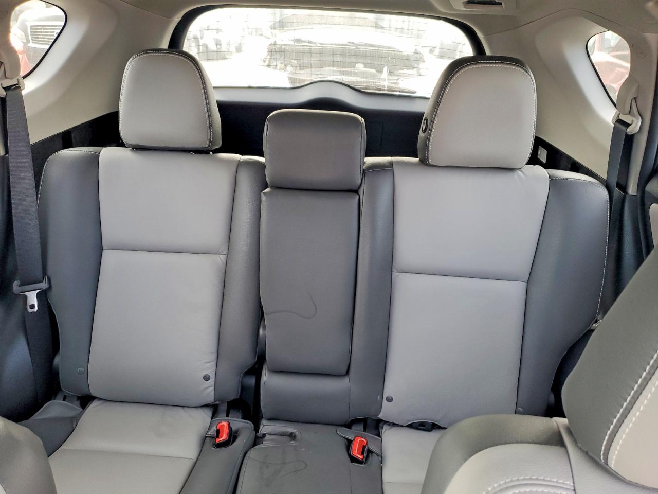 2015 TOYOTA RAV4 XLE photo 10