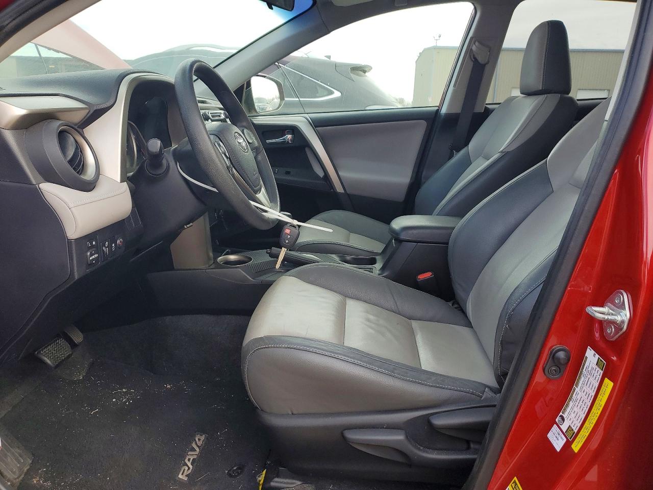 2015 TOYOTA RAV4 XLE photo 7
