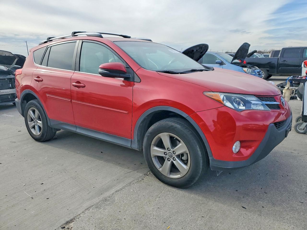 2015 TOYOTA RAV4 XLE photo 4