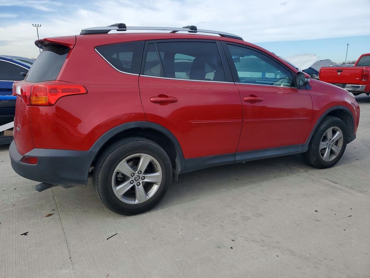 2015 TOYOTA RAV4 XLE photo 3