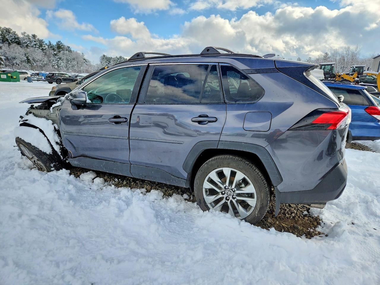 2025 TOYOTA RAV4 XLE PREMIUM photo 2