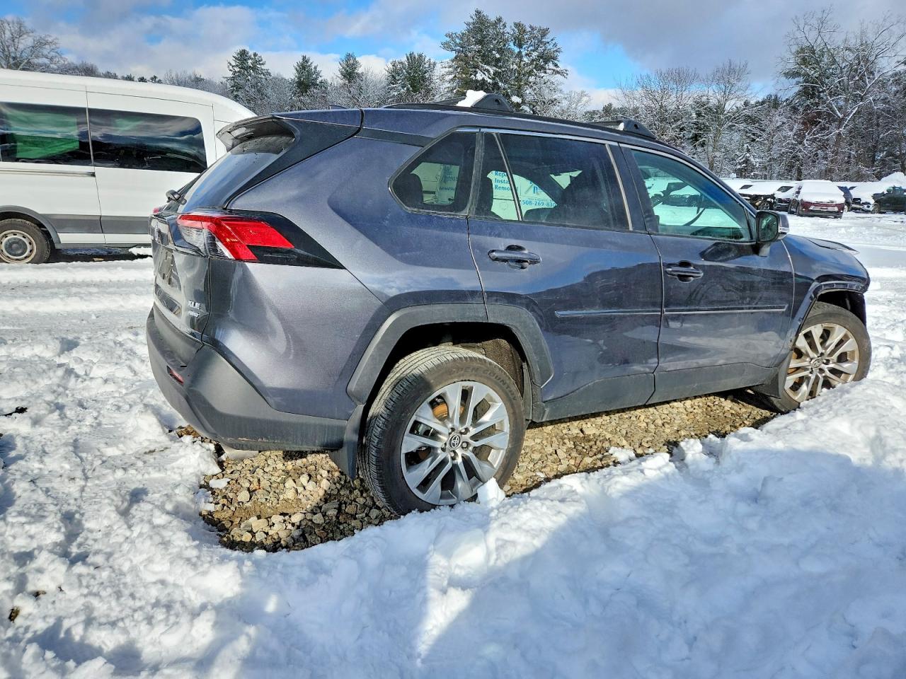 2025 TOYOTA RAV4 XLE PREMIUM photo 3