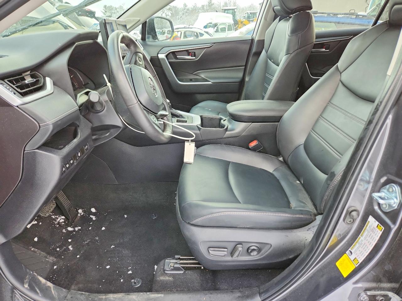 2025 TOYOTA RAV4 XLE PREMIUM photo 7