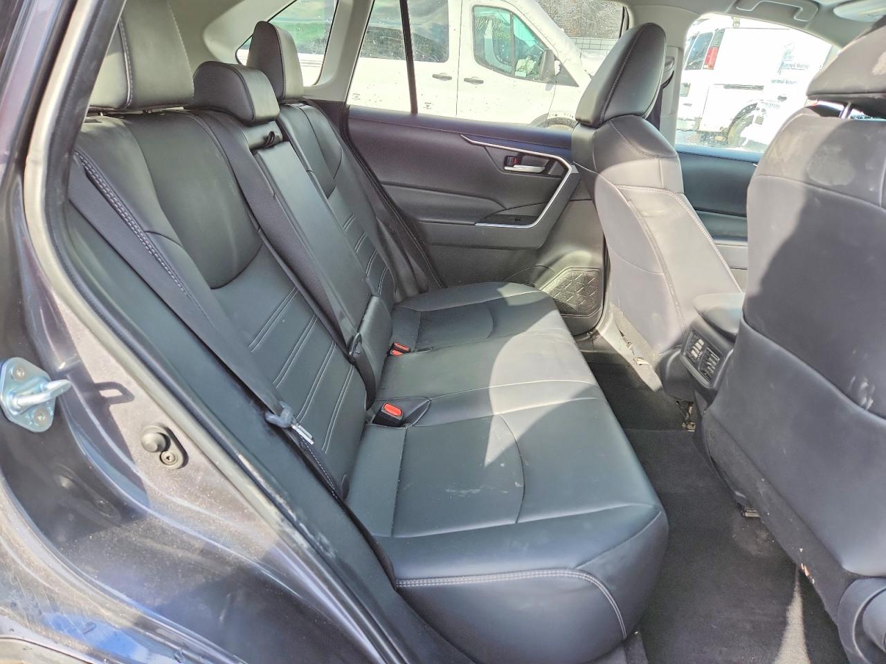 2025 TOYOTA RAV4 XLE PREMIUM photo 10