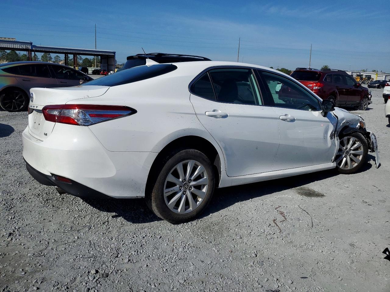 2020 TOYOTA CAMRY LE photo 3