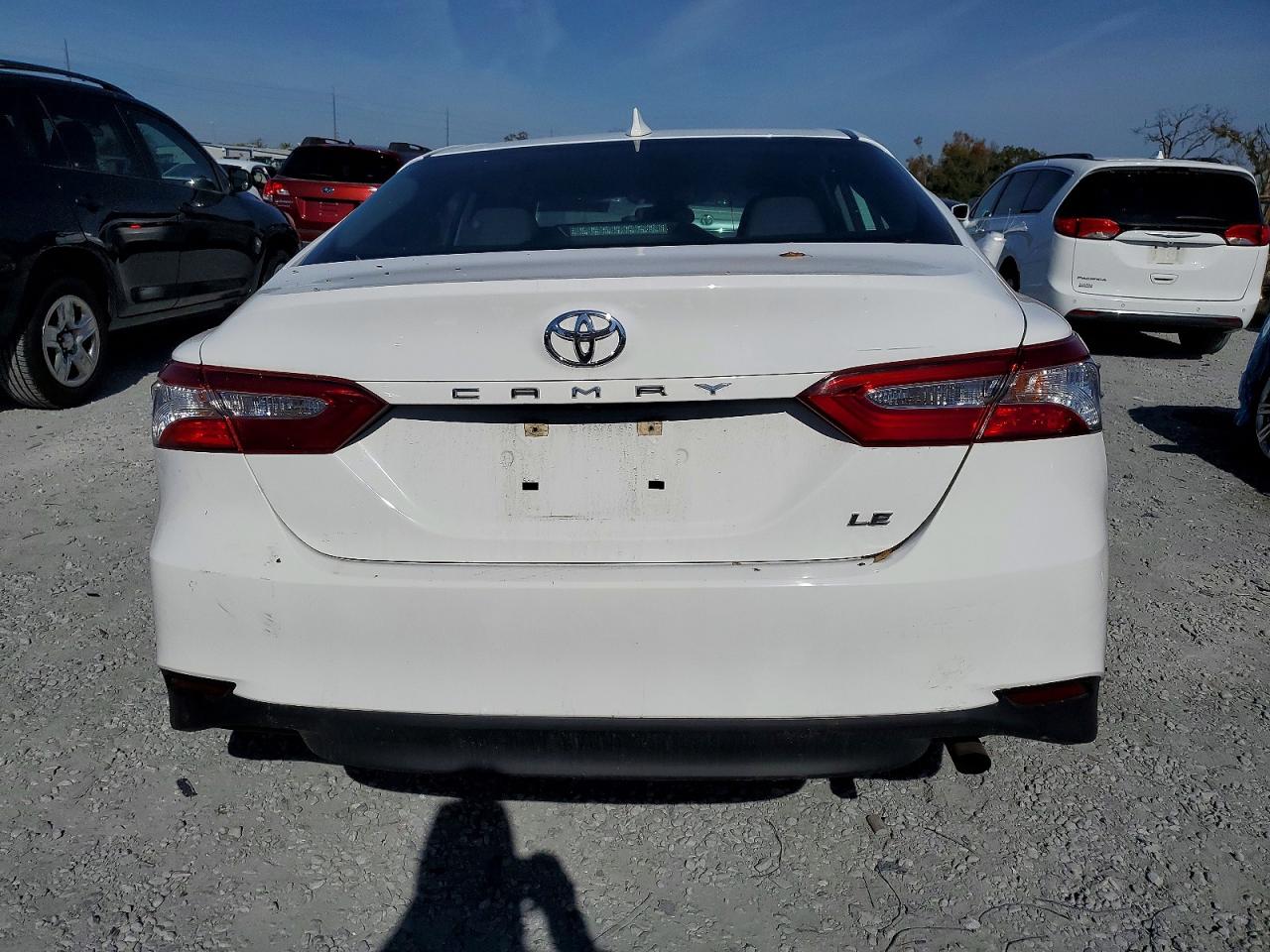 2020 TOYOTA CAMRY LE photo 6