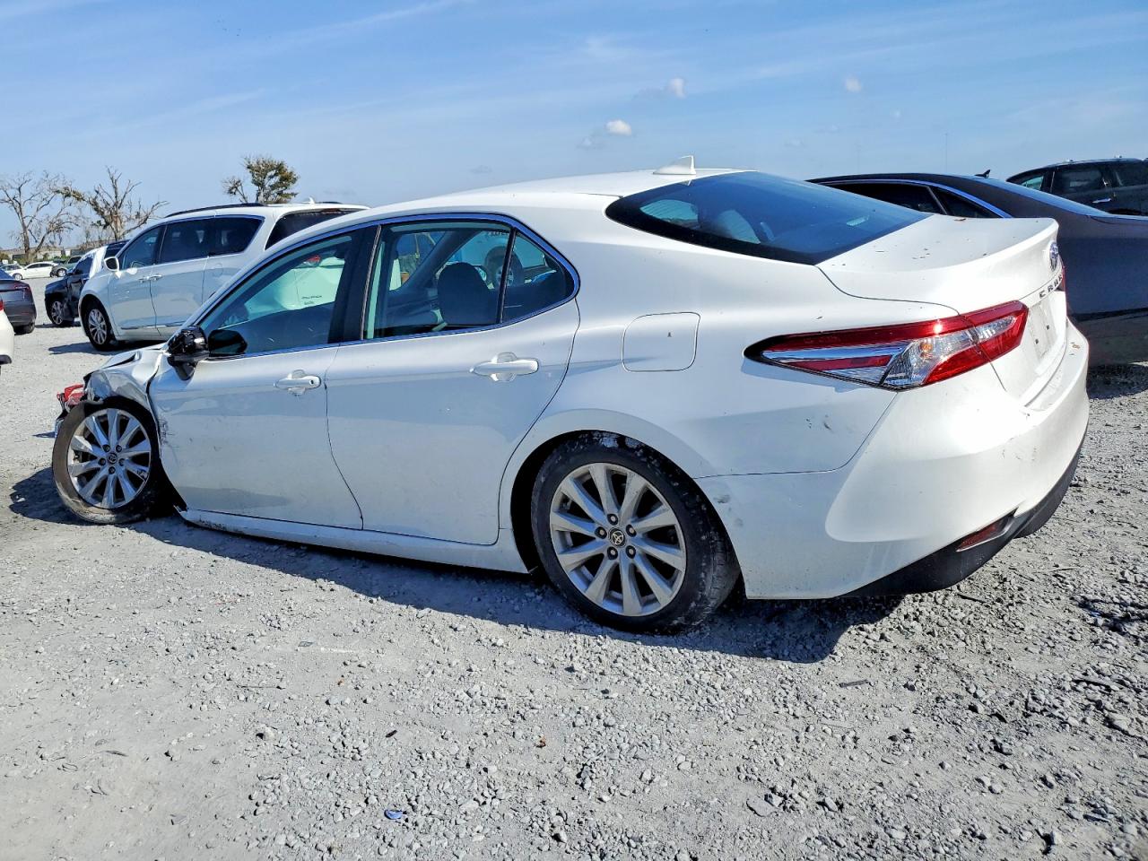2020 TOYOTA CAMRY LE photo 2