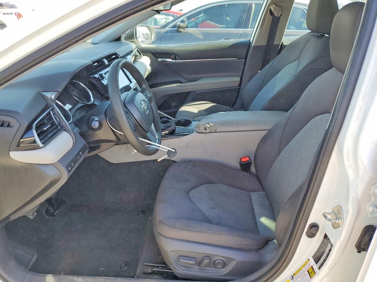 2020 TOYOTA CAMRY LE photo 7