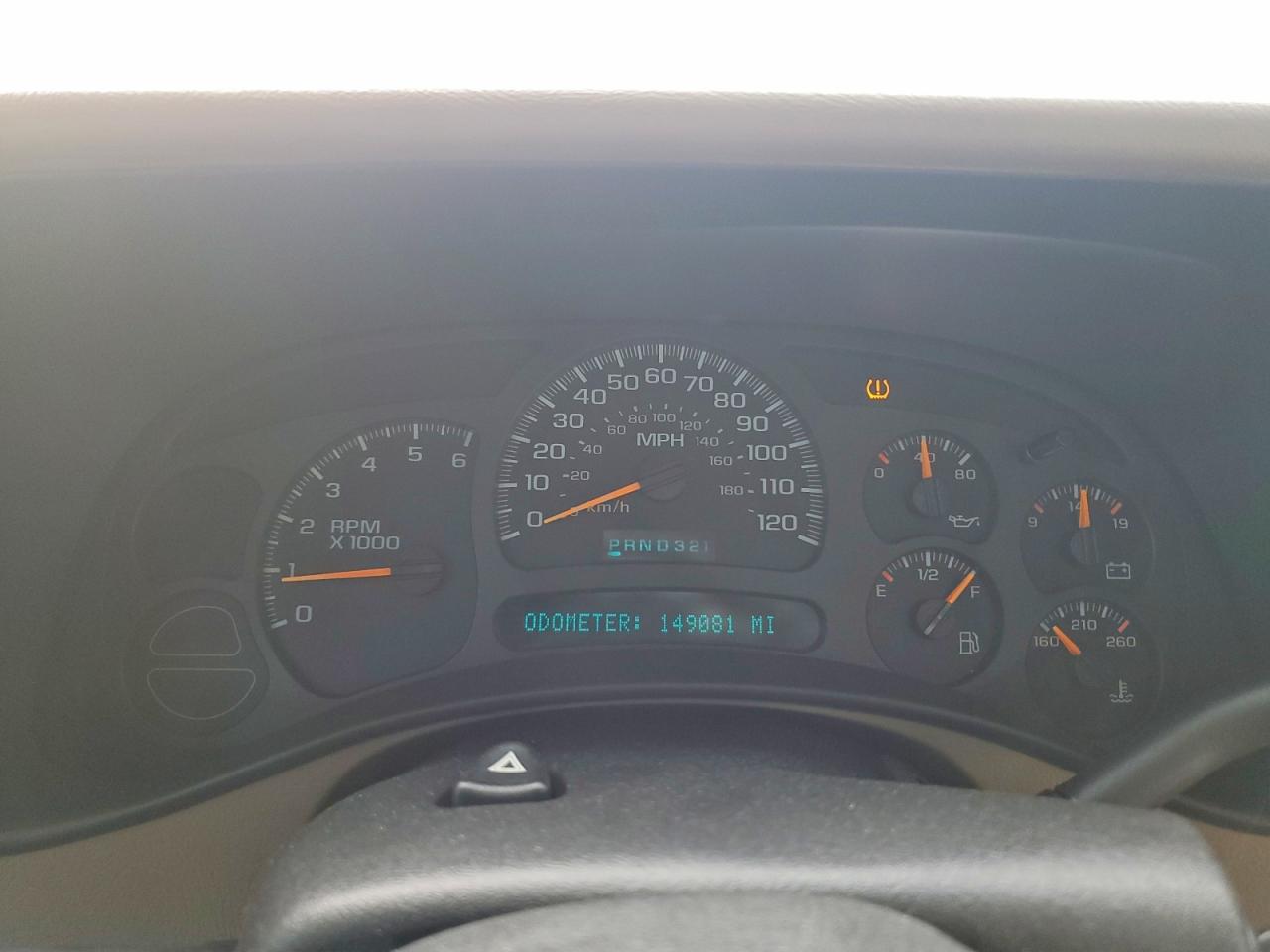 2004 CHEVROLET SUBURBAN C1500 photo 9