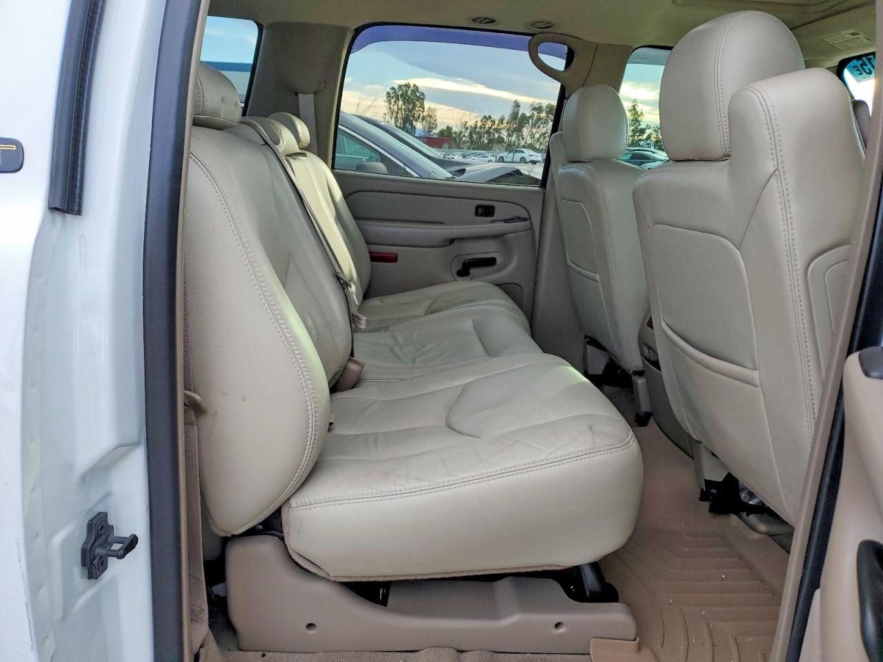 2004 CHEVROLET SUBURBAN C1500 photo 11