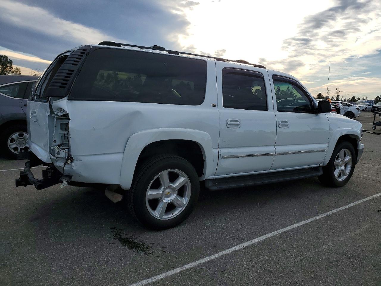 2004 CHEVROLET SUBURBAN C1500 photo 3