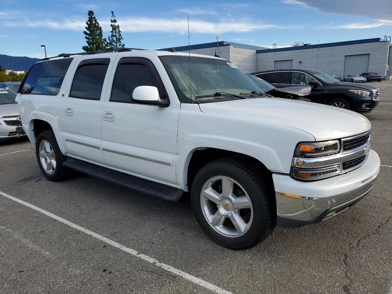 2004 CHEVROLET SUBURBAN C1500 photo 4