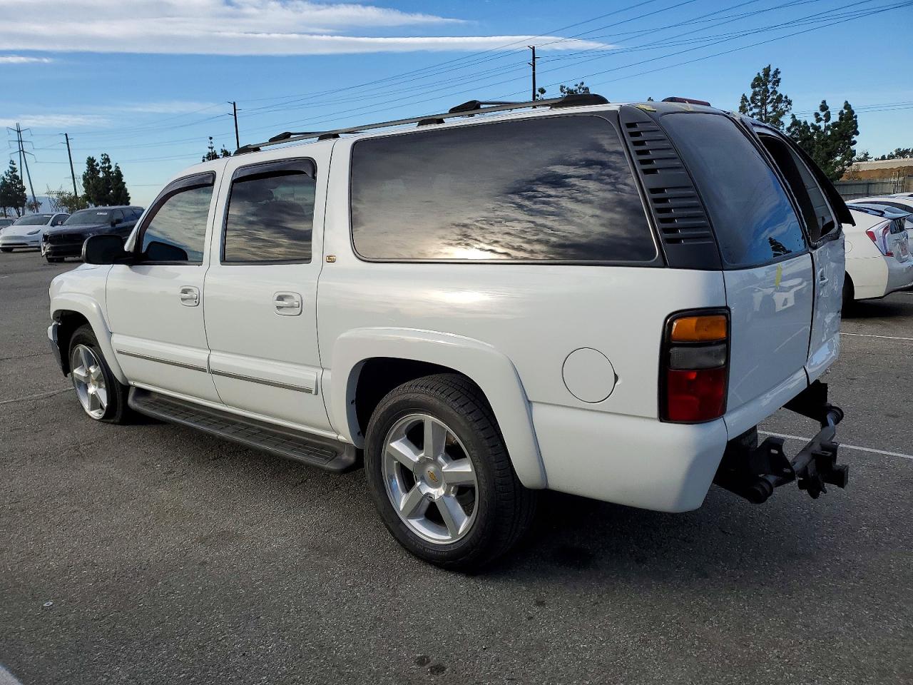2004 CHEVROLET SUBURBAN C1500 photo 2