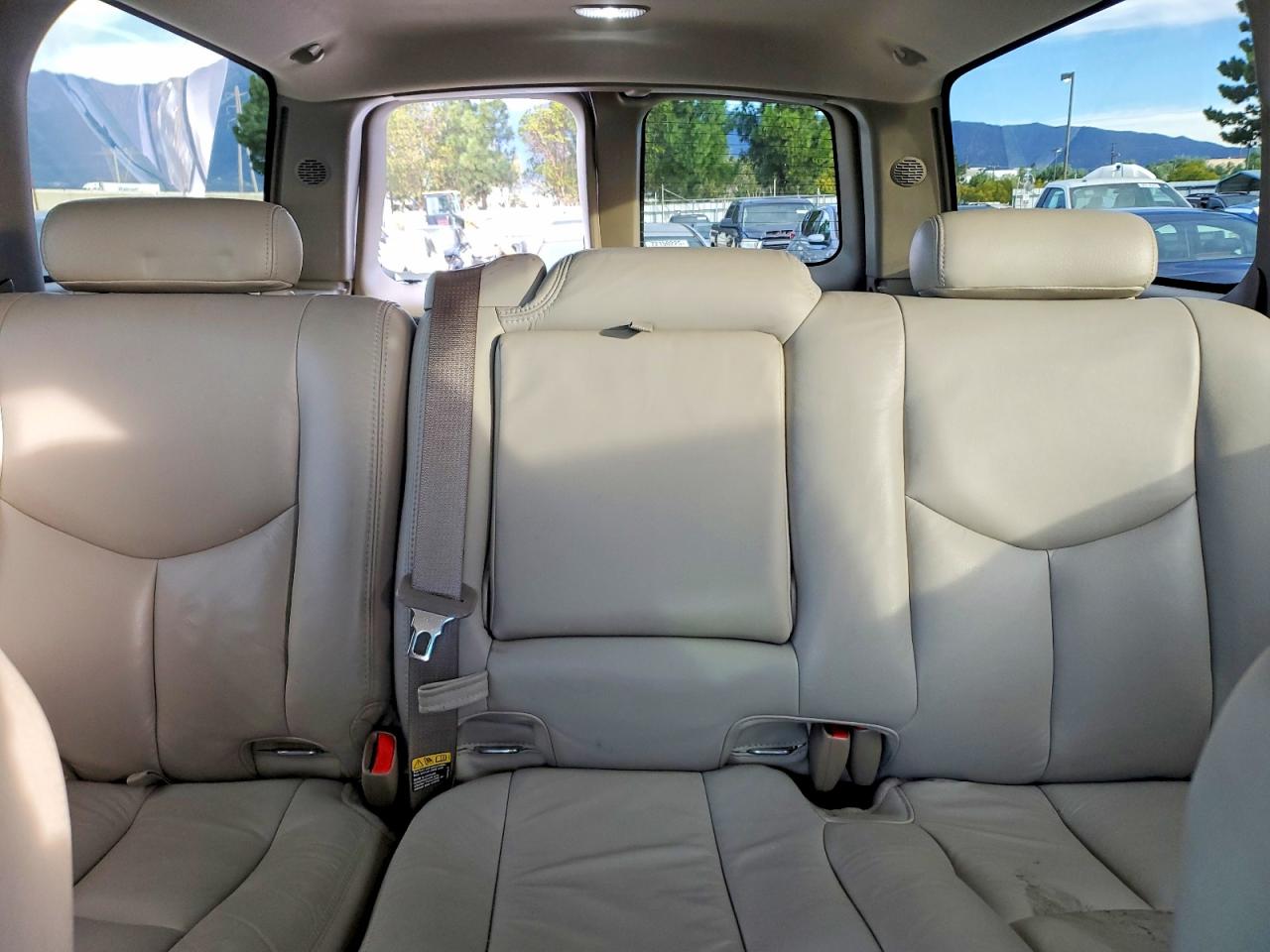 2004 CHEVROLET SUBURBAN C1500 photo 10