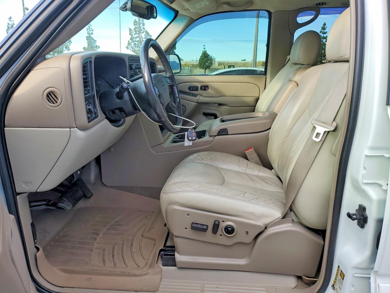 2004 CHEVROLET SUBURBAN C1500 photo 7