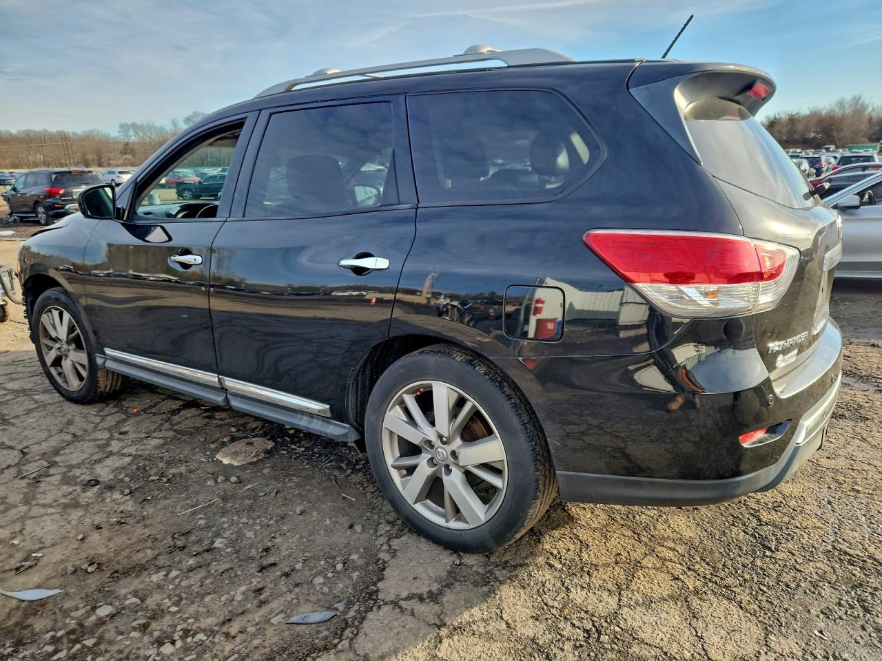 2013 NISSAN PATHFINDER S photo 2