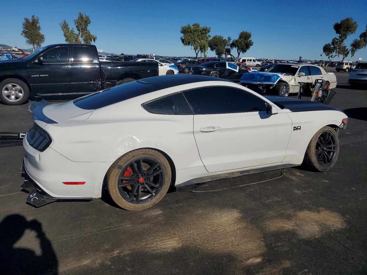 2017 FORD MUSTANG photo 3
