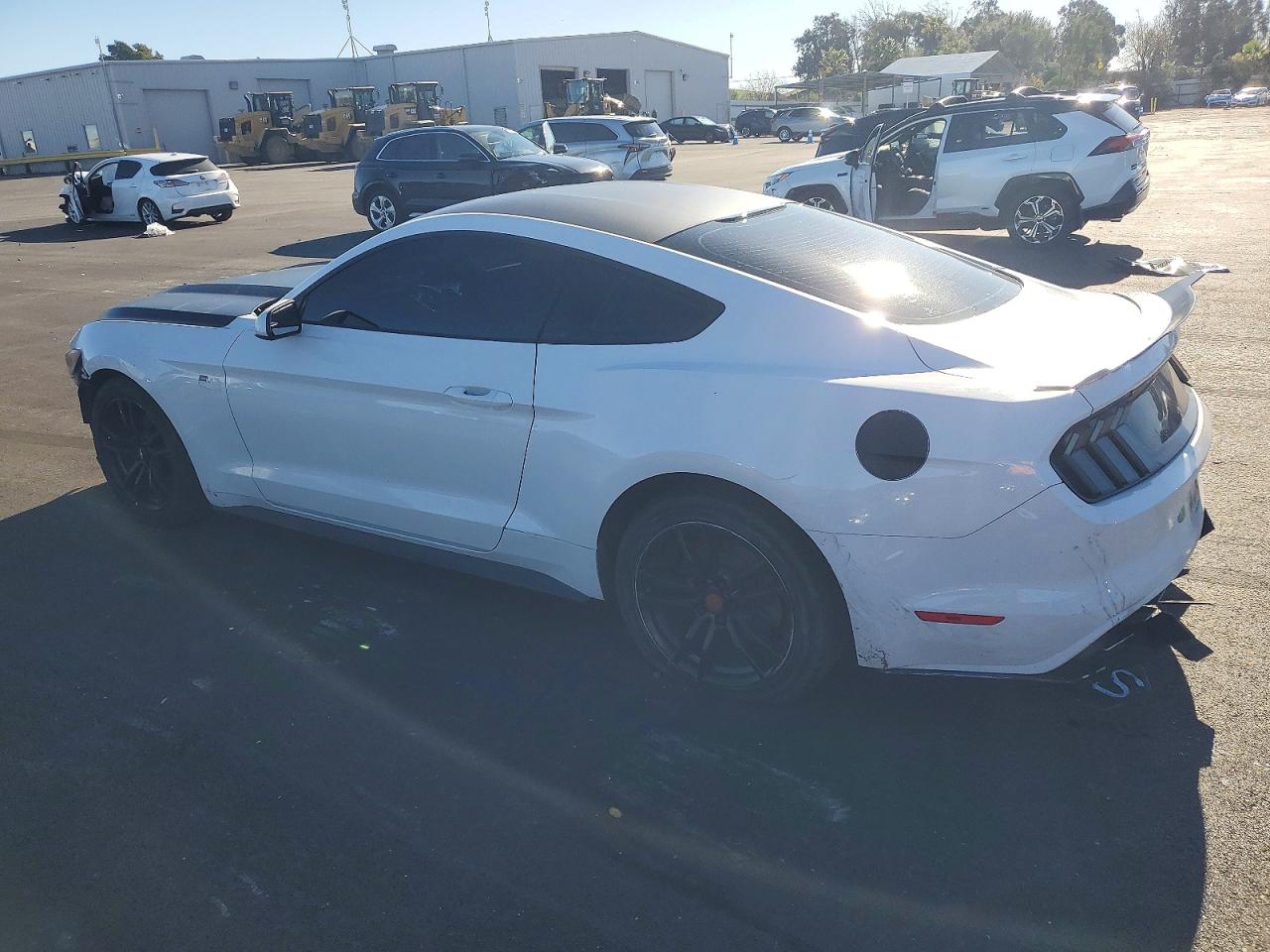 2017 FORD MUSTANG photo 2