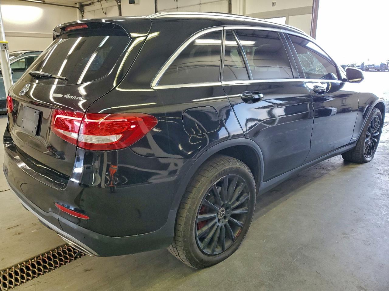 2018 MERCEDES-BENZ GLC 300 4MATIC photo 3