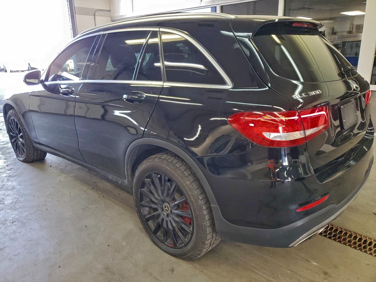2018 MERCEDES-BENZ GLC 300 4MATIC photo 2
