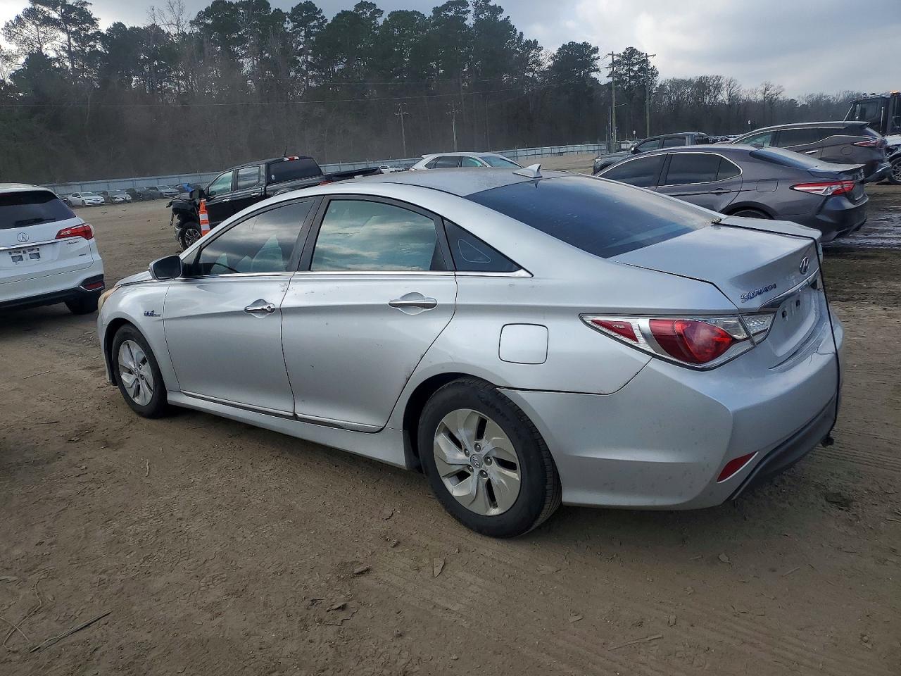 2015 HYUNDAI SONATA HYBRID photo 2