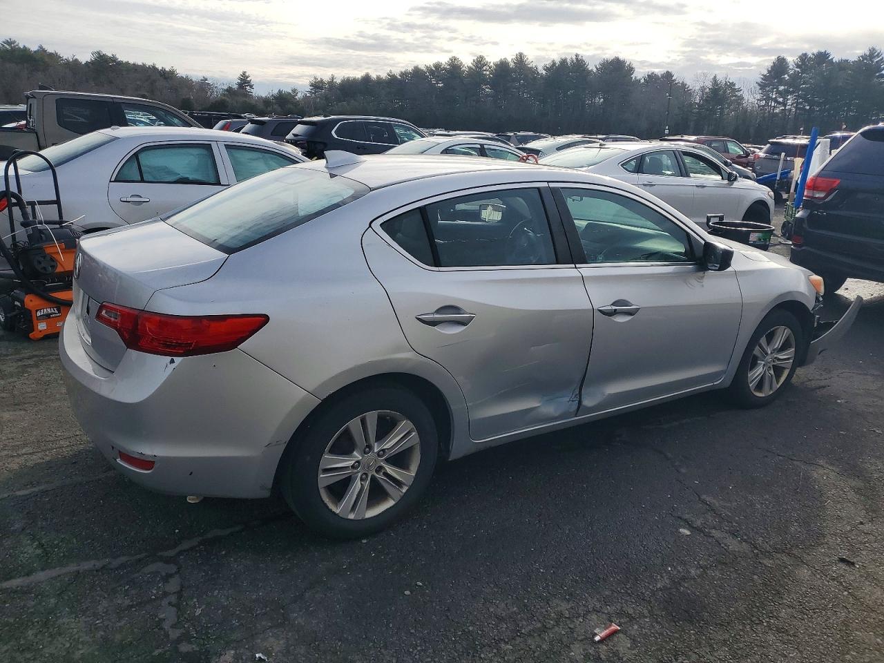 2013 ACURA ILX 20 photo 3