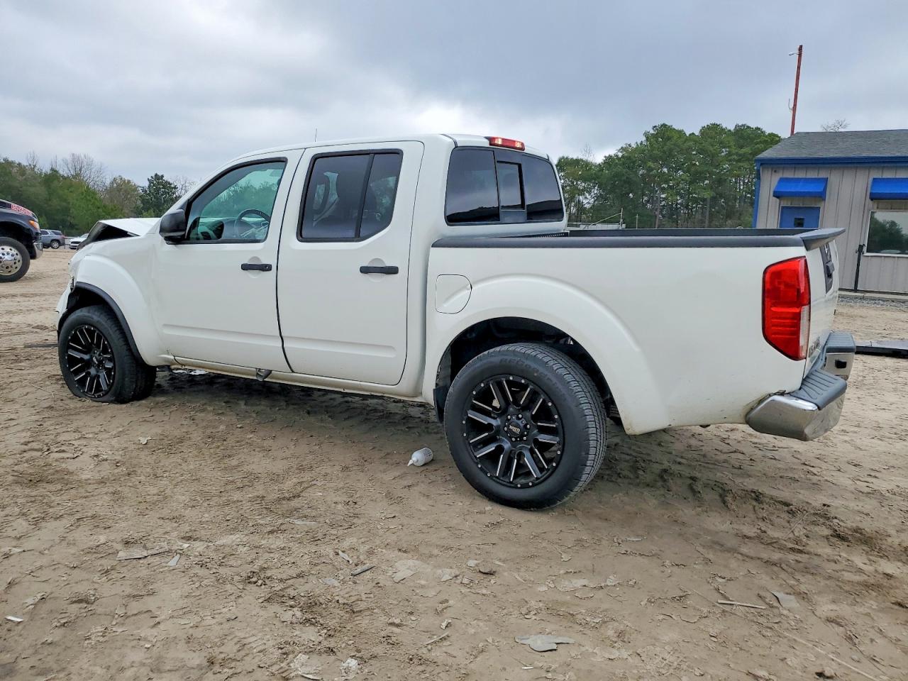 2019 NISSAN FRONTIER S photo 2
