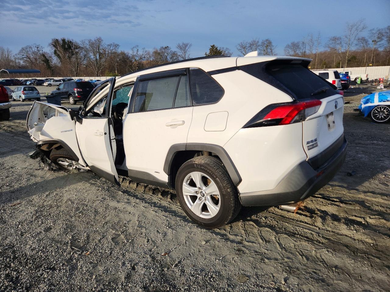 2019 TOYOTA RAV4 photo 3