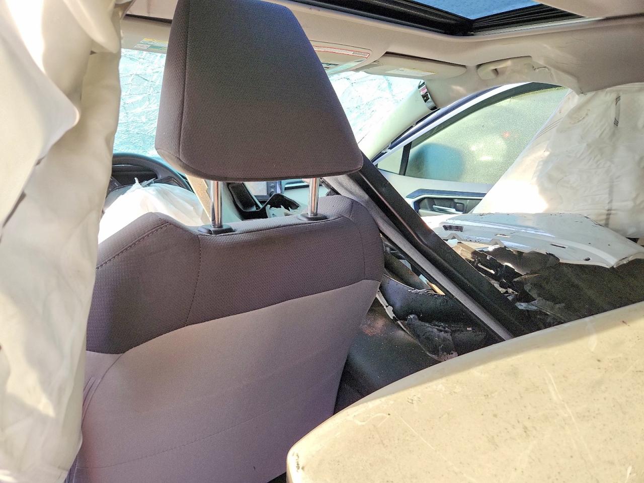 2019 TOYOTA RAV4 photo 15