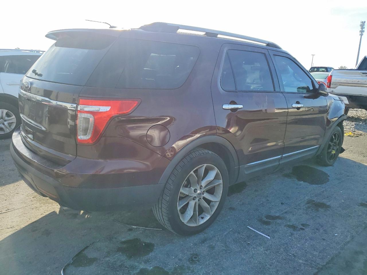 2011 FORD EXPLORER XLT photo 3