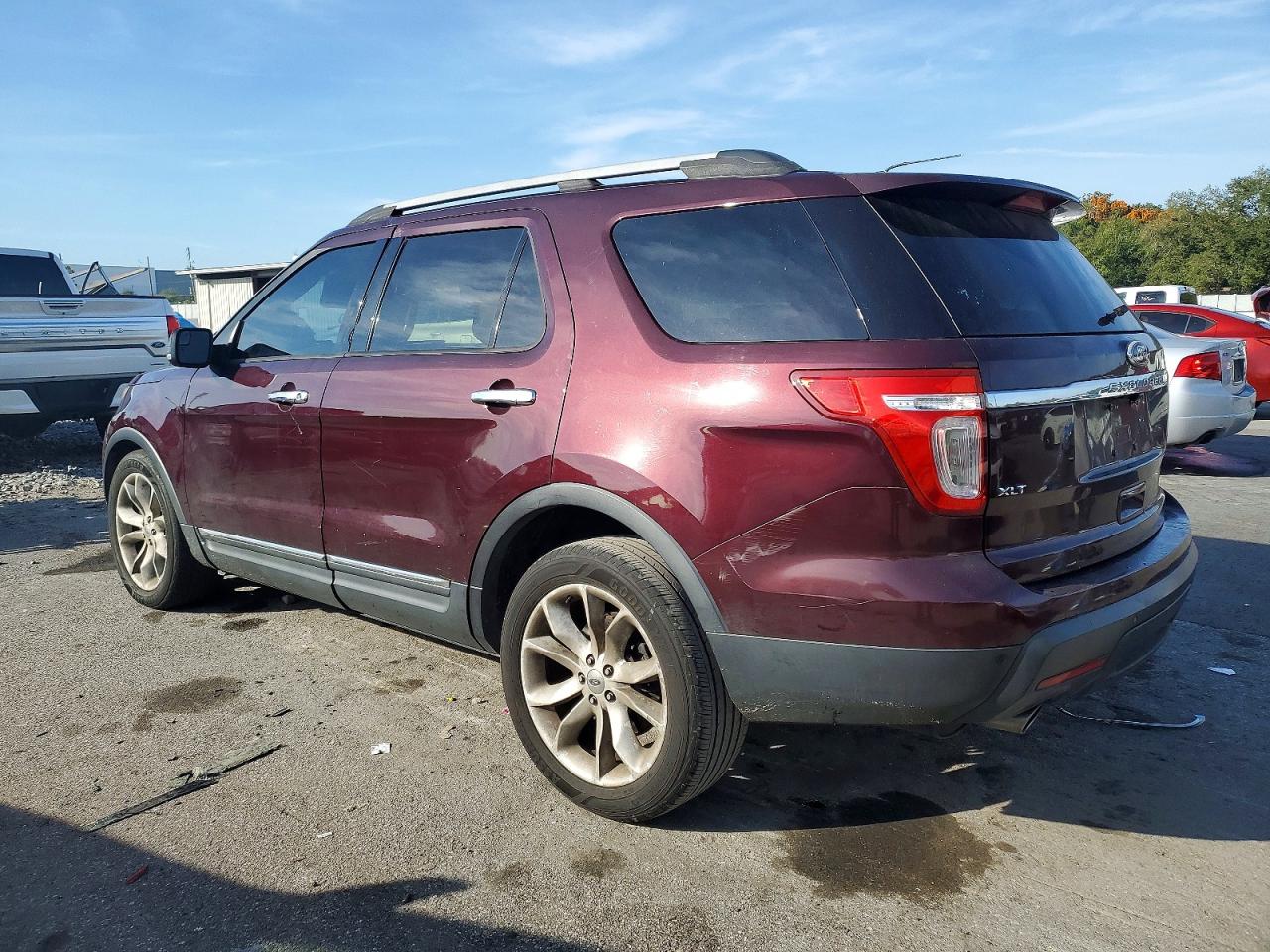 2011 FORD EXPLORER XLT photo 2