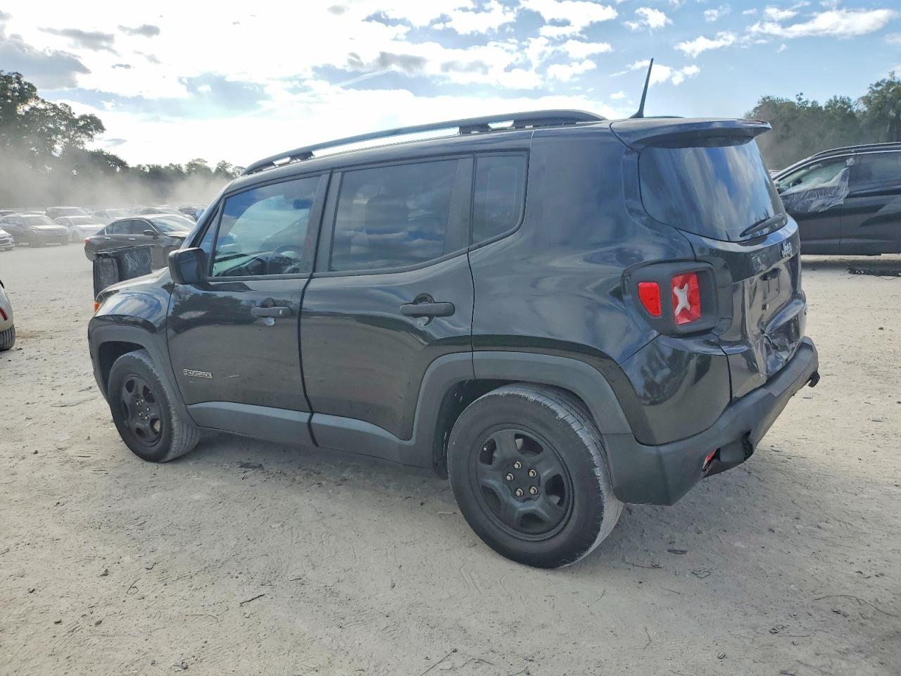 2017 JEEP RENEGADE SPORT photo 2