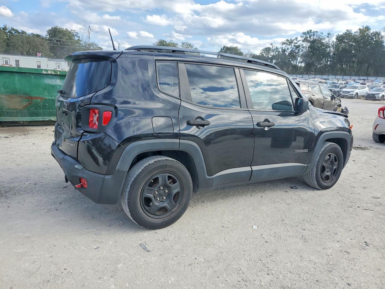 2017 JEEP RENEGADE SPORT photo 3