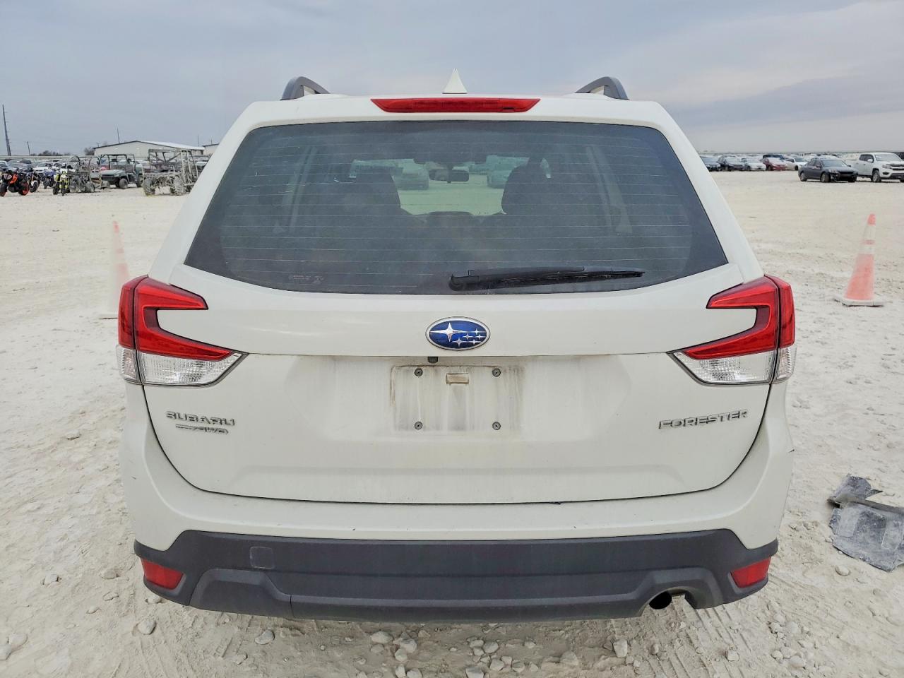 2021 SUBARU FORESTER photo 6