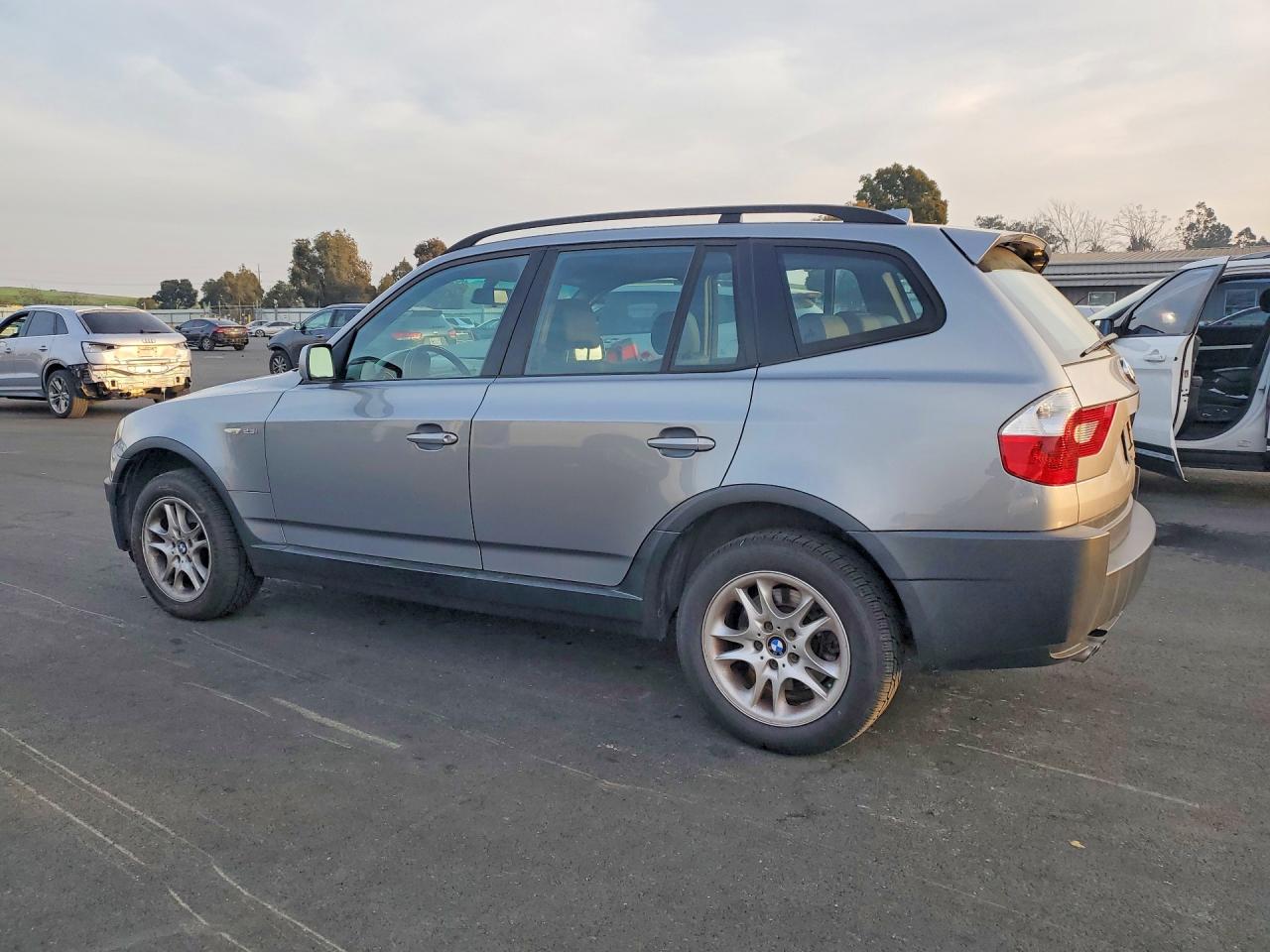2004 BMW X3 2.5I photo 2