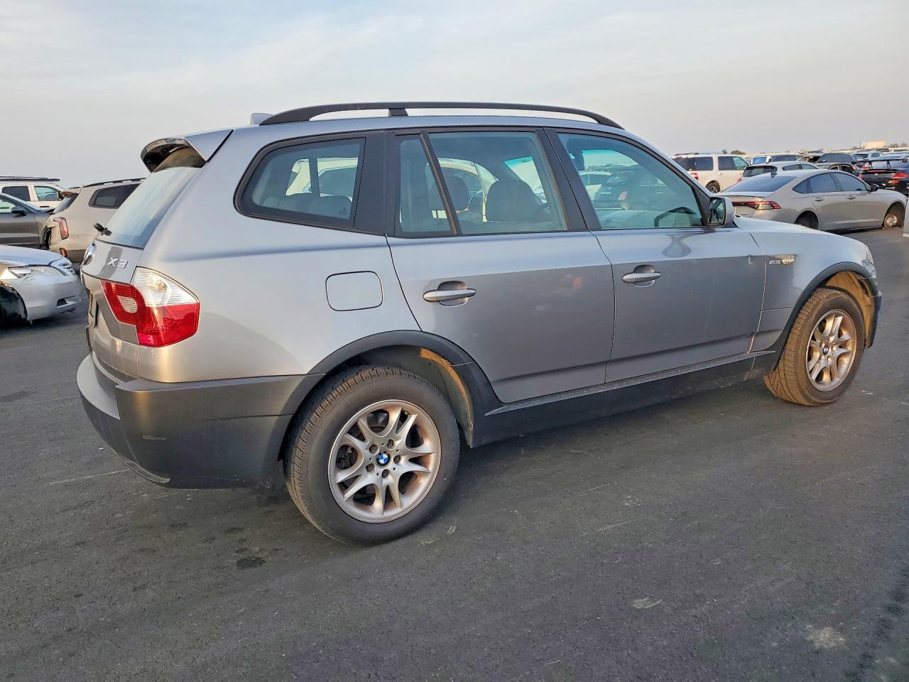 2004 BMW X3 2.5I photo 3