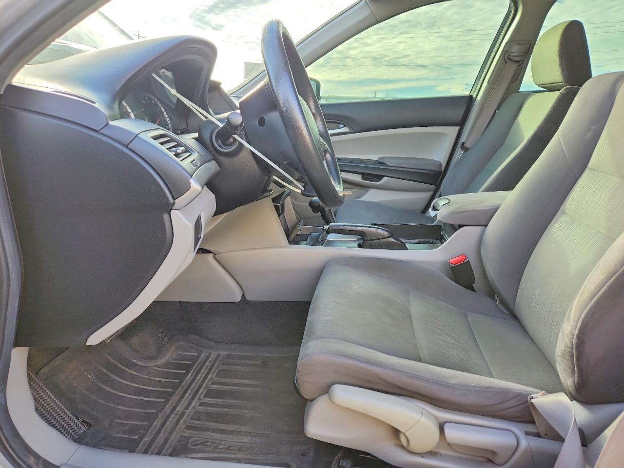 2012 HONDA ACCORD LX photo 7