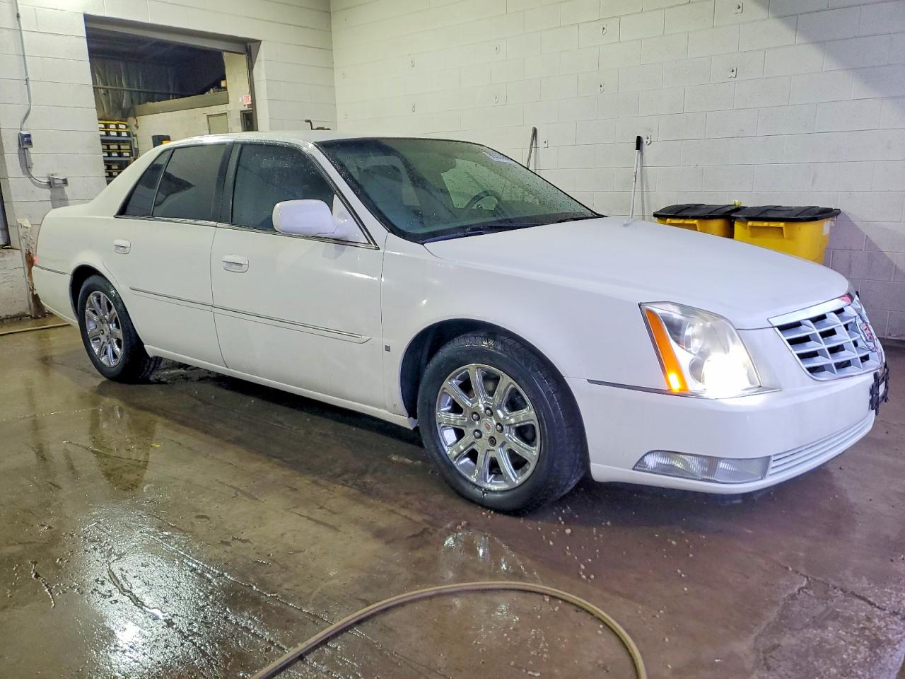 2009 CADILLAC DTS photo 4