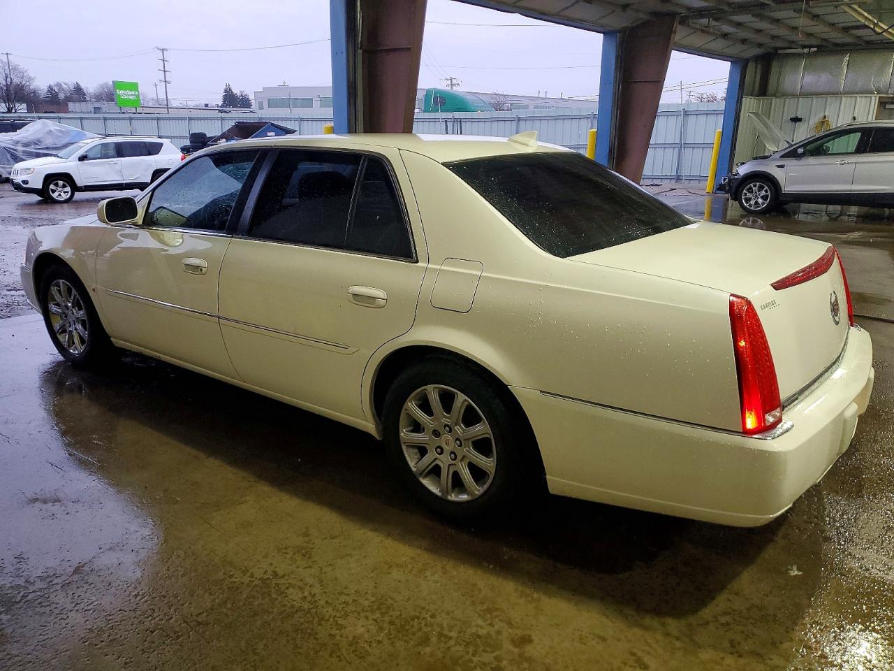 2009 CADILLAC DTS photo 2