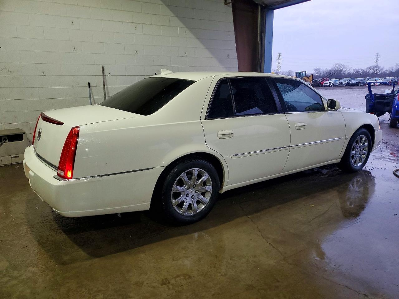 2009 CADILLAC DTS photo 3