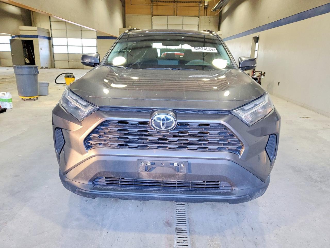 2022 TOYOTA RAV4 XLE photo 5