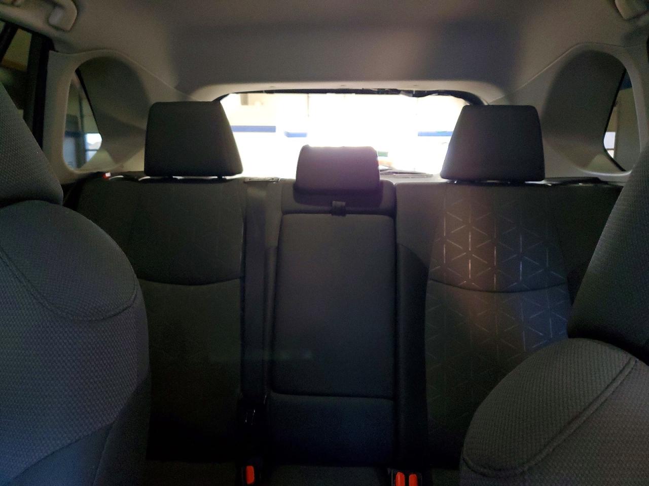 2022 TOYOTA RAV4 XLE photo 10